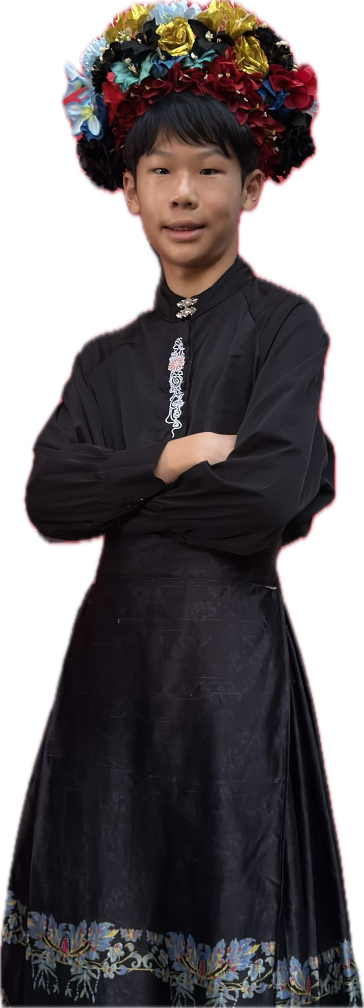 Muqing Chen wearing a black performance costume and a colourful floral headdress